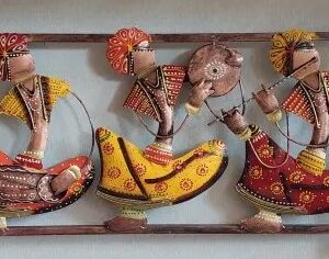 Tranditional Dancing Figures